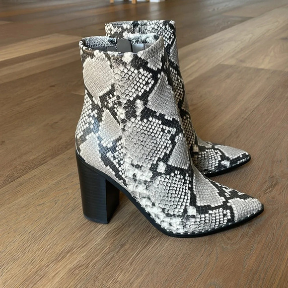 Aldo Loviren Snake Print Booties Size 8.5 - Picture 3 of 13